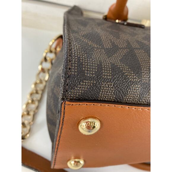 MICHAEL KORS SIGNATURE SAFFIANO LEATHER MEDIUM SHOULDER BAG - Picture 7 of 16